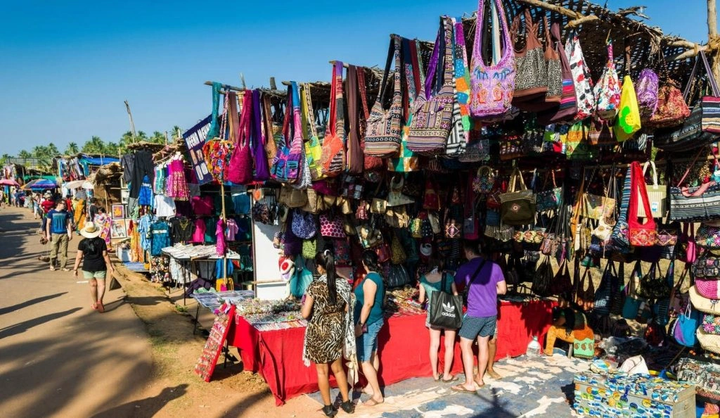 anjuna-flea-market-2-e1738040528315-1024x594 – Mann Travel